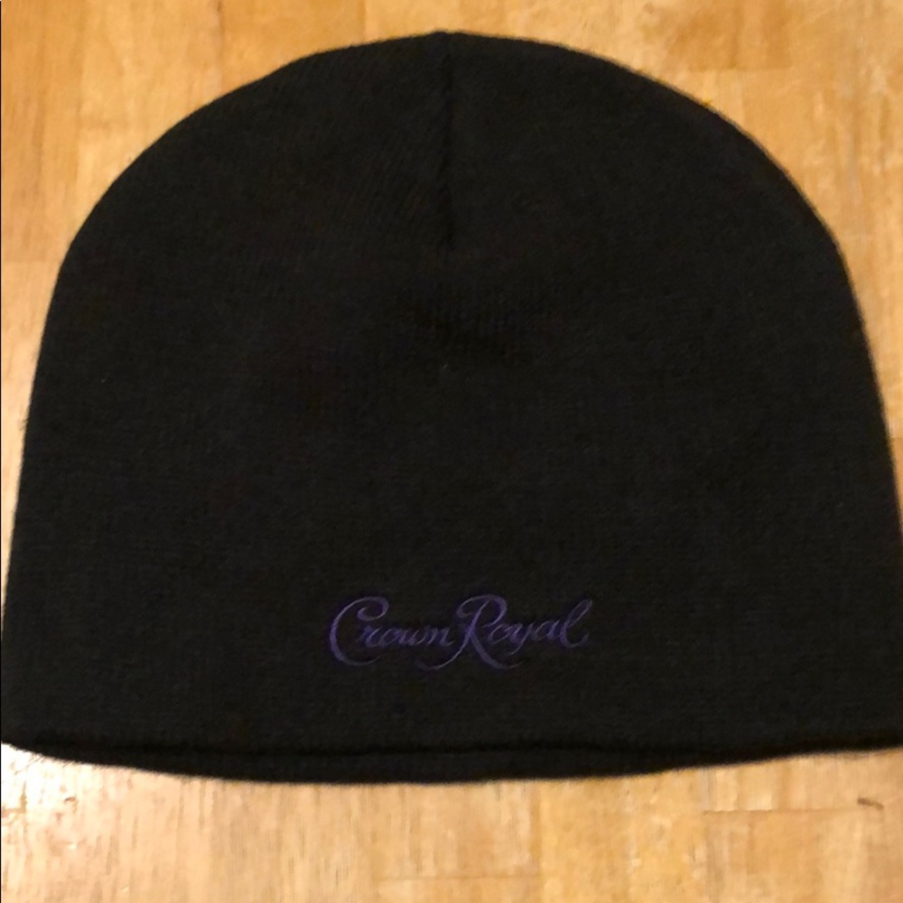 New CROWN ROYAL WINTER SNOW SKI BEANIE CAP HAT